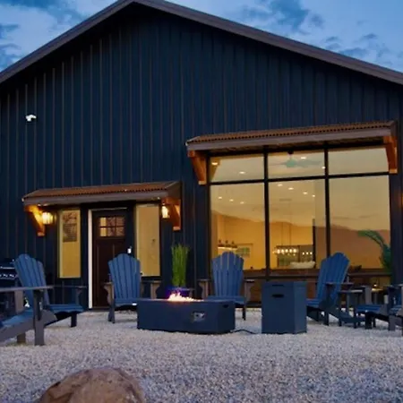 Ridgeline Retreat - Beautiful Getaway With Views Villa